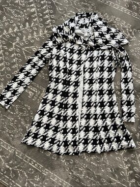 Joseph Ribkoff Black and White Houndstooth Zip-Front Trench Coat